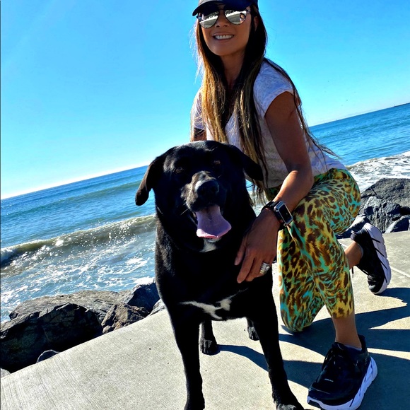 ❤️AUTOGRAPHED (or Not) KIANA WORN WORKOUT SHOES - Picture 2 of 6